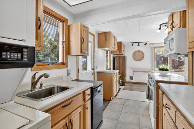 3083 Lake Shore Ave, Medina, MN 55359