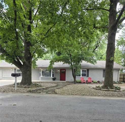 204 SW G Street, Bentonville, AR 72712
