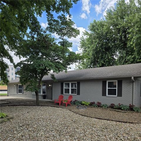 204 SW G Street, Bentonville, AR 72712