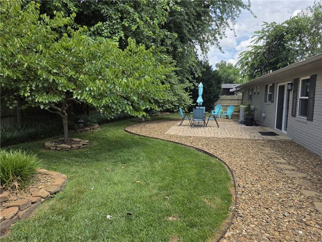 204 SW G Street, Bentonville, AR 72712