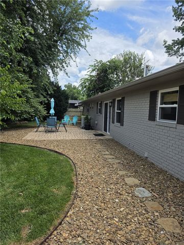 204 SW G Street, Bentonville, AR 72712