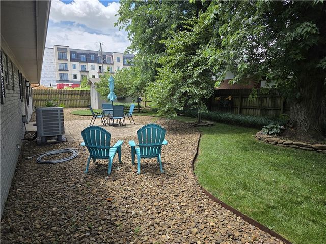 204 SW G Street, Bentonville, AR 72712