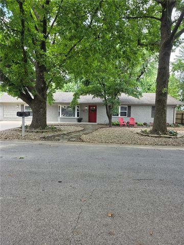 204 SW G Street, Bentonville, AR 72712