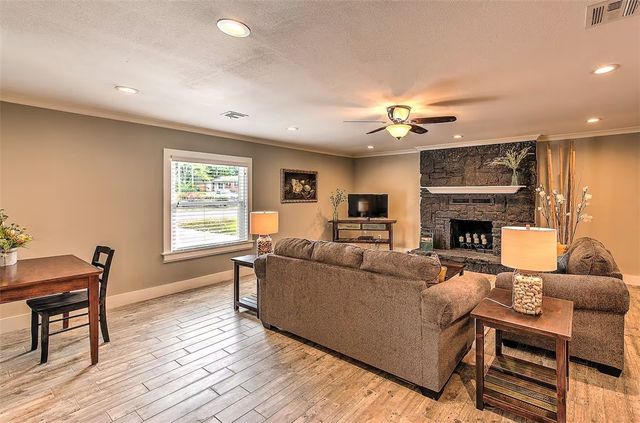 204 SW G Street, Bentonville, AR 72712