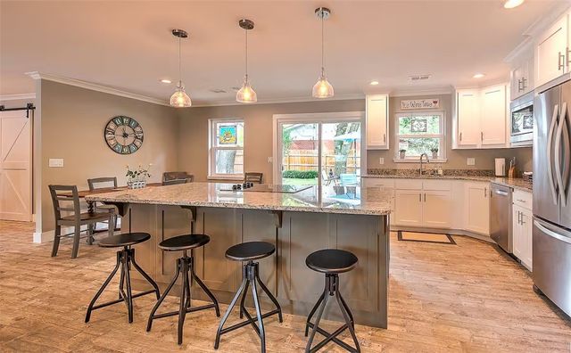 204 SW G Street, Bentonville, AR 72712