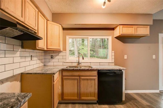 8962 BENTWOOD Lane, Riverdale, GA 30274