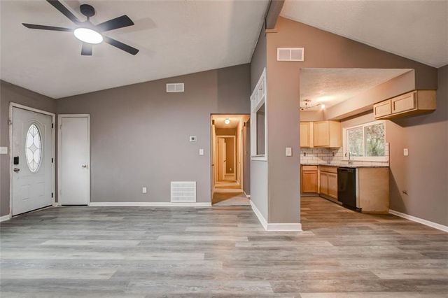 8962 BENTWOOD Lane, Riverdale, GA 30274