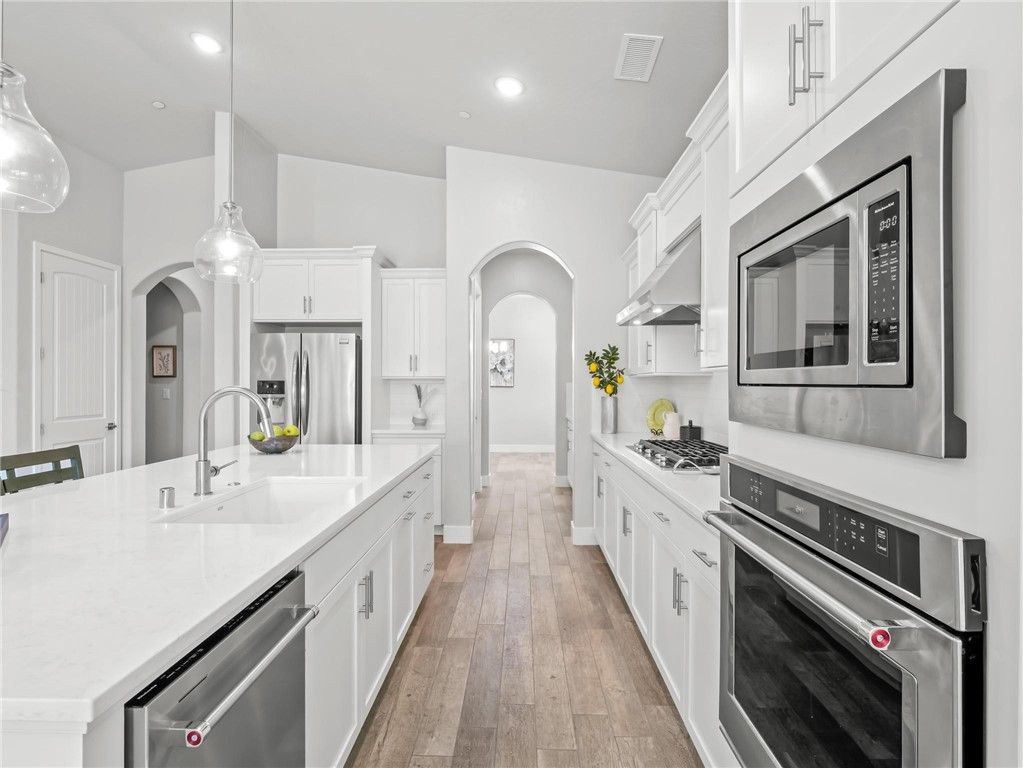 Image 12 of property listing at 1734 N Park, Clovis, CA 93619