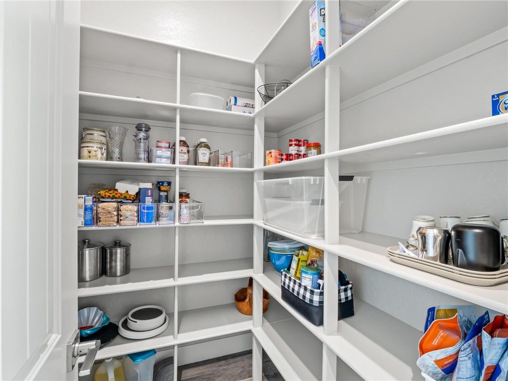 Image 20 of property listing at 1734 N Park, Clovis, CA 93619