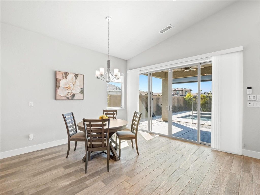 Image 23 of property listing at 1734 N Park, Clovis, CA 93619