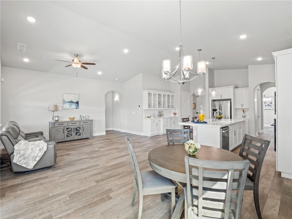 Image 25 of property listing at 1734 N Park, Clovis, CA 93619