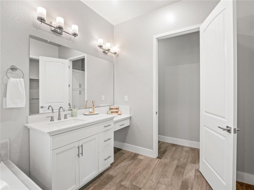 Image 34 of property listing at 1734 N Park, Clovis, CA 93619