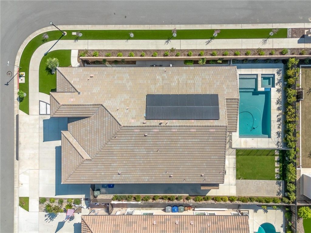 Image 4 of property listing at 1734 N Park, Clovis, CA 93619