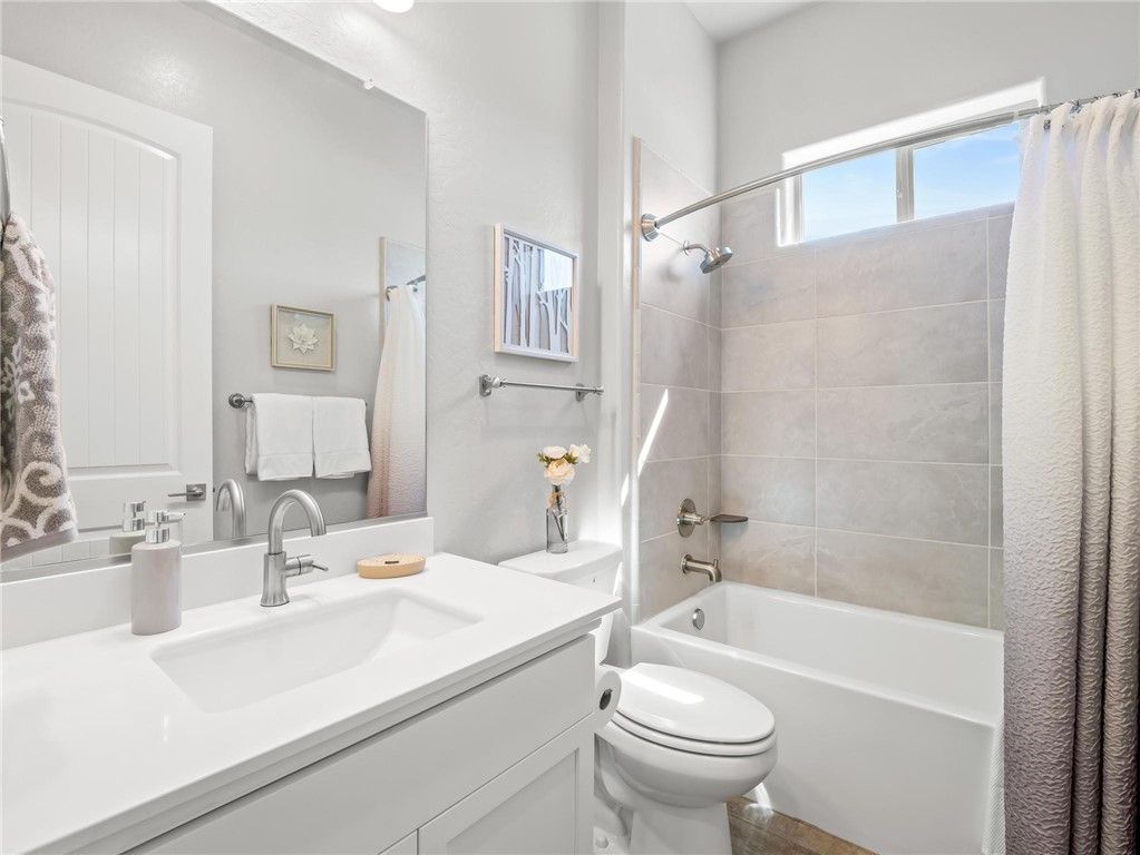 Image 48 of property listing at 1734 N Park, Clovis, CA 93619