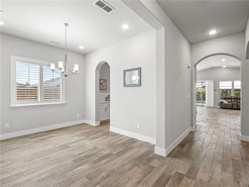 Image 8 of property listing at 1734 N Park, Clovis, CA 93619