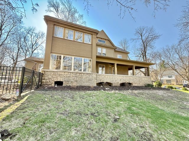 1326 Cosper Avenue, Rockford, IL 61107