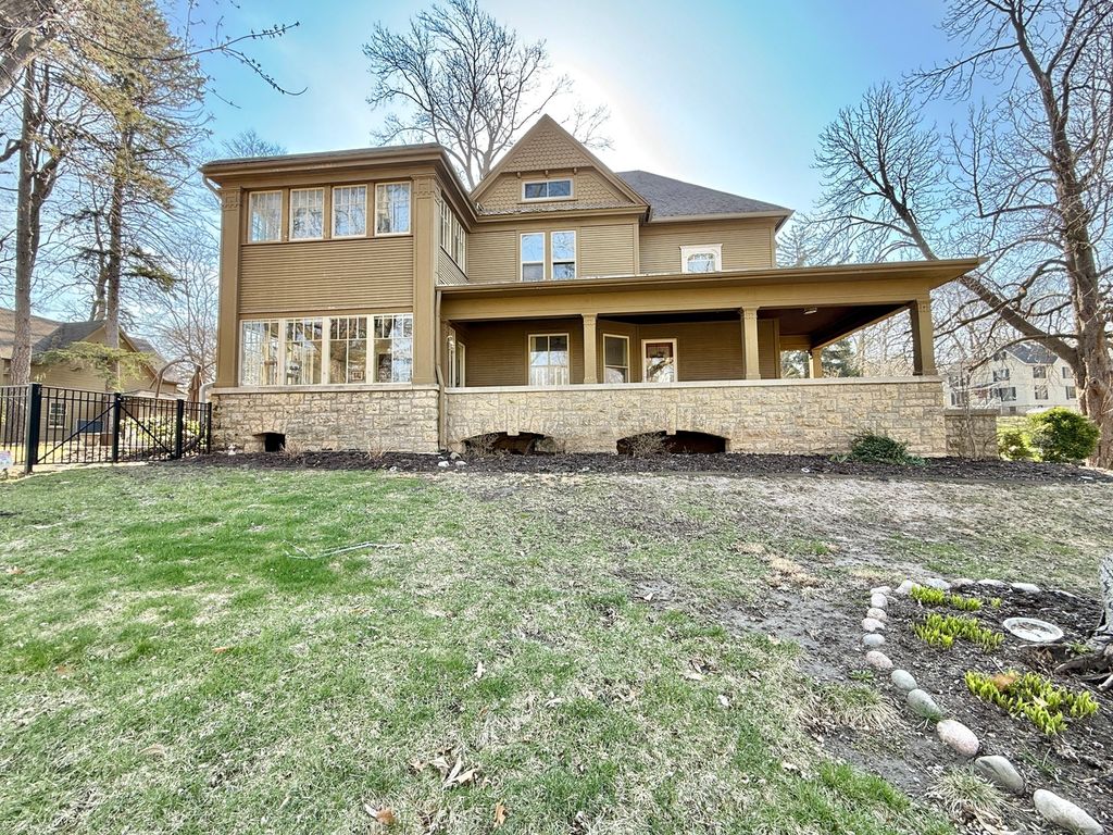 1326 Cosper Avenue, Rockford, IL 61107