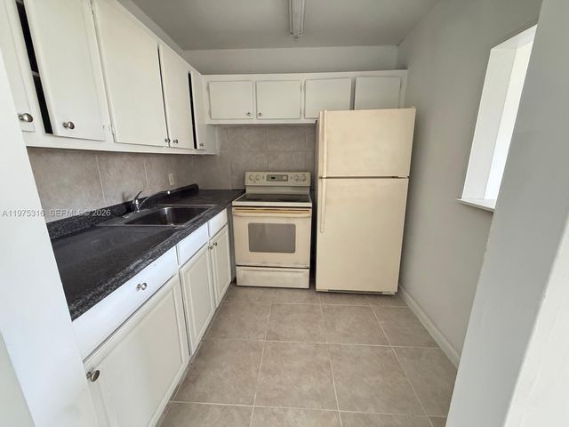 210 Canterbury J 210, West Palm Beach, FL 33417