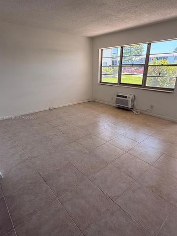 210 Canterbury J 210, West Palm Beach, FL 33417