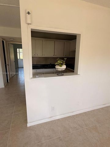 210 Canterbury J 210, West Palm Beach, FL 33417