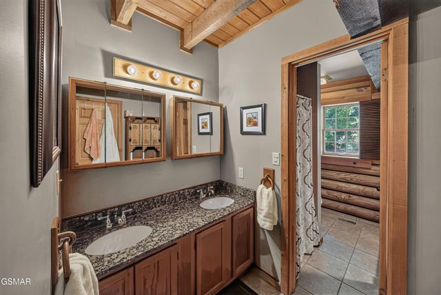 549 Geneva Lane, Gatlinburg, TN 37738