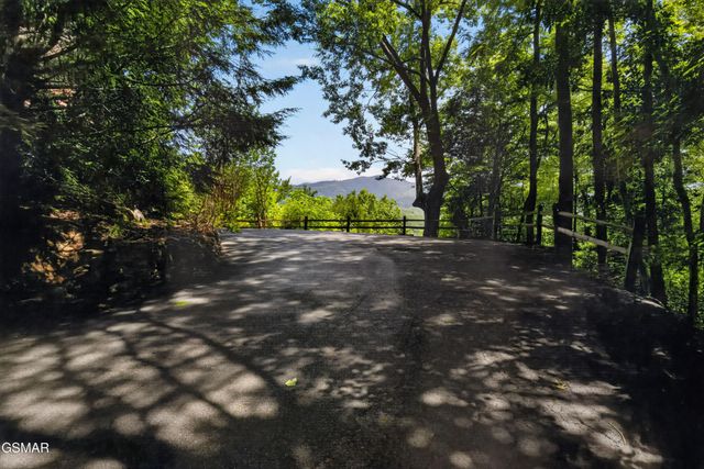 549 Geneva Lane, Gatlinburg, TN 37738