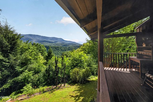 549 Geneva Lane, Gatlinburg, TN 37738