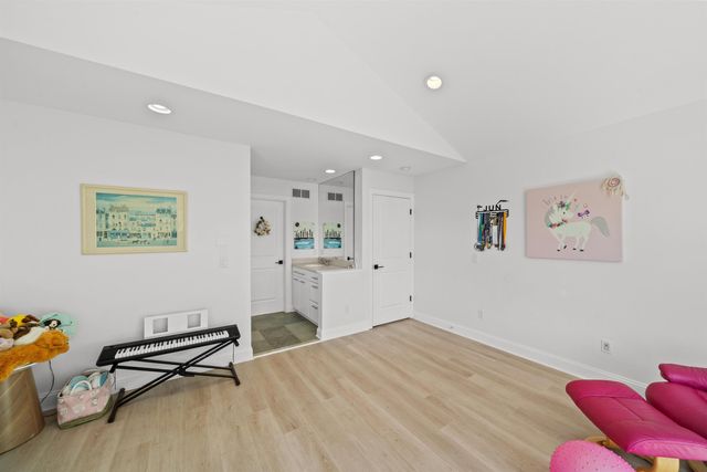 5636 Meadow Lane, Ann Arbor, MI 48105