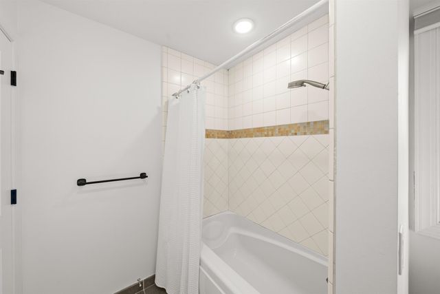 5636 Meadow Lane, Ann Arbor, MI 48105