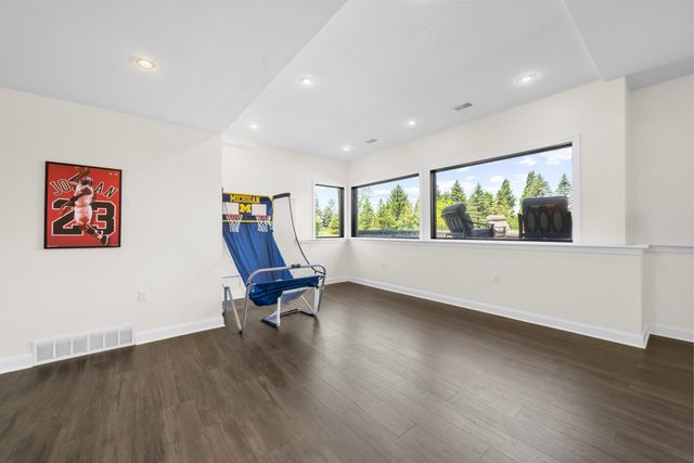 5636 Meadow Lane, Ann Arbor, MI 48105