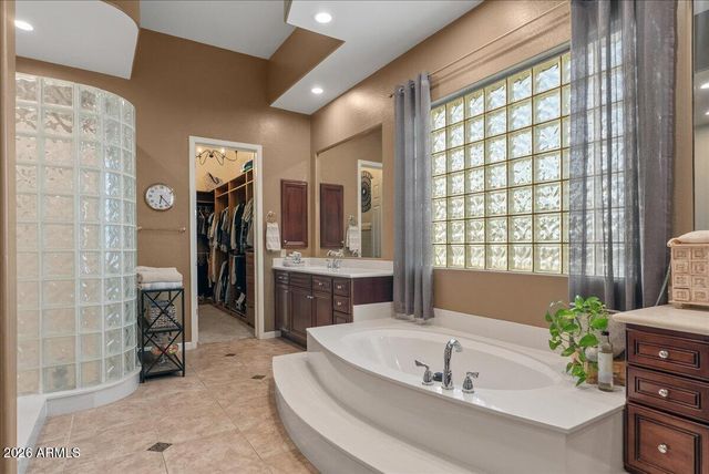 6427 S MAGIC Court, Gilbert, AZ 85298