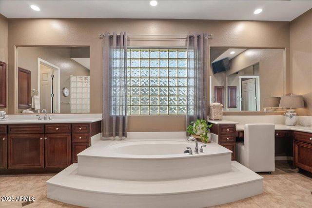 6427 S MAGIC Court, Gilbert, AZ 85298