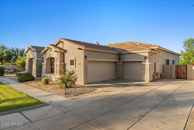 6427 S MAGIC Court, Gilbert, AZ 85298