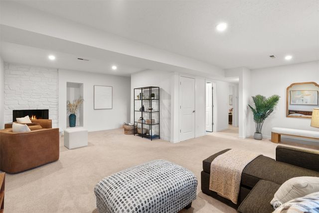 1928 109th Avenue SE, Bellevue, WA 98004