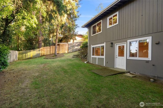 1928 109th Avenue SE, Bellevue, WA 98004