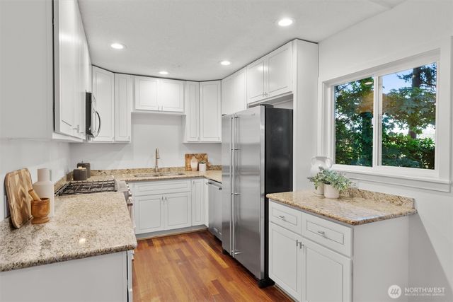 1928 109th Avenue SE, Bellevue, WA 98004