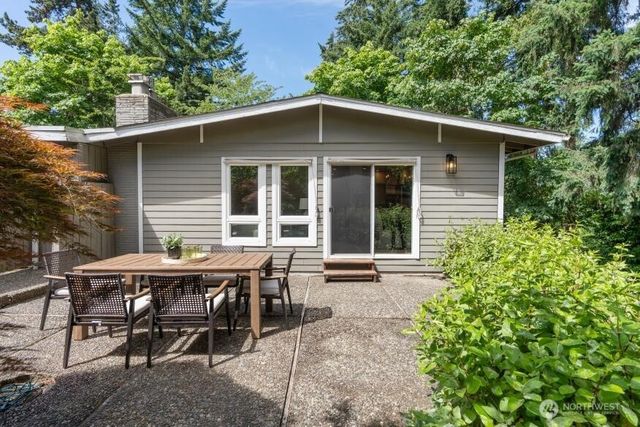 1928 109th Avenue SE, Bellevue, WA 98004