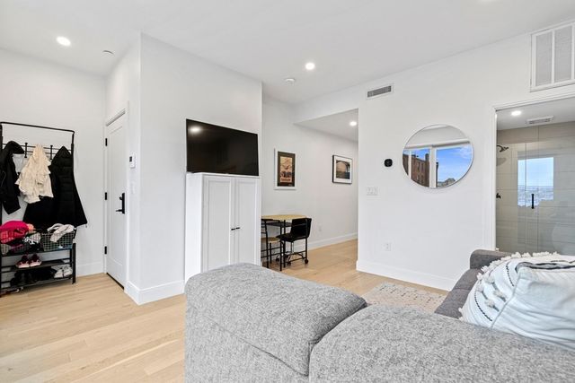 71 Border St 302, Boston, MA 02128