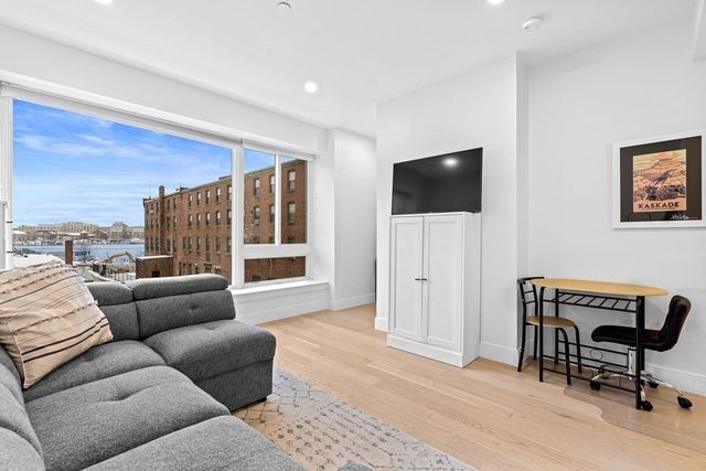 71 Border St 302, Boston, MA 02128