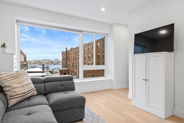 71 Border St 302, Boston, MA 02128