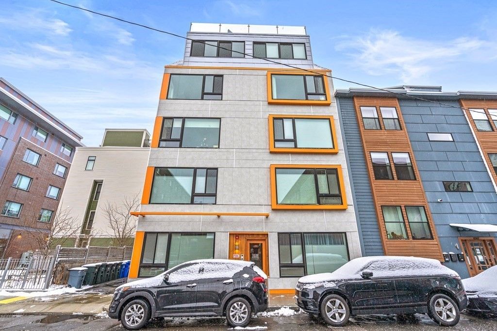 71 Border St 302, Boston, MA 02128