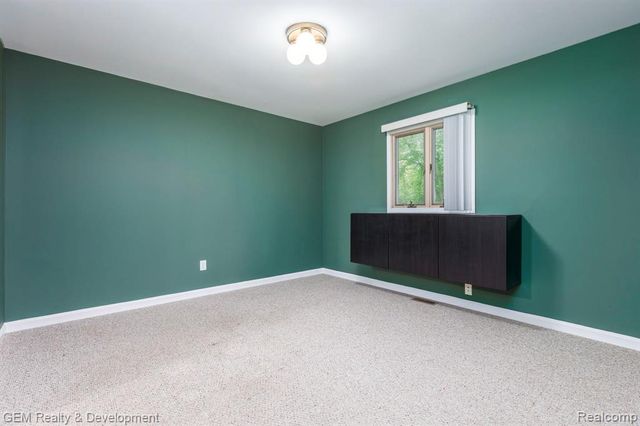 1111 Sarah Road, Pinckney, MI 48169