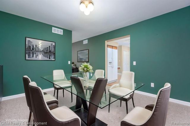1111 Sarah Road, Pinckney, MI 48169