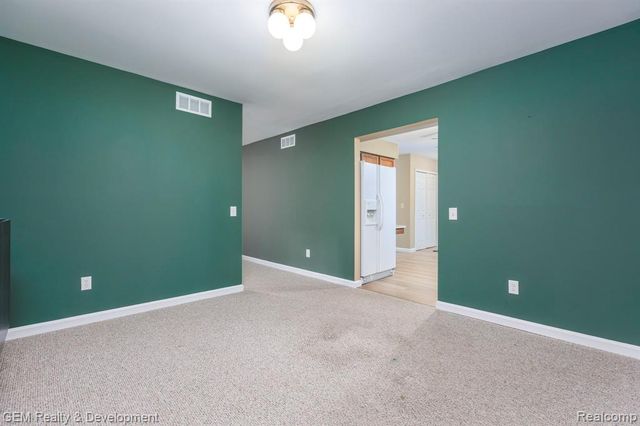 1111 Sarah Road, Pinckney, MI 48169