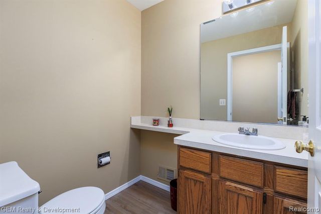 1111 Sarah Road, Pinckney, MI 48169