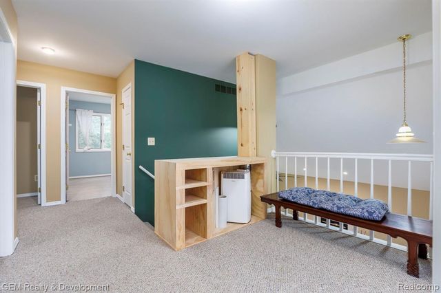 1111 Sarah Road, Pinckney, MI 48169