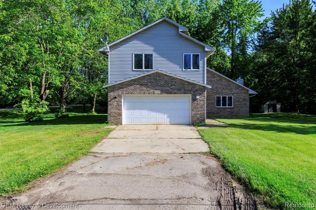 1111 Sarah Road, Pinckney, MI 48169
