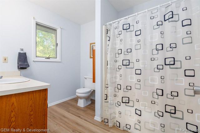 1111 Sarah Road, Pinckney, MI 48169