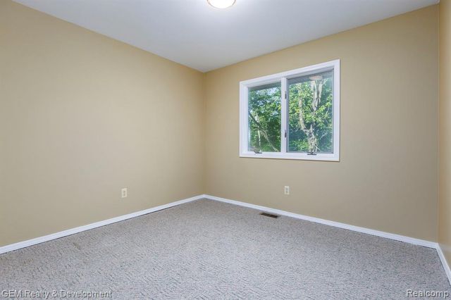 1111 Sarah Road, Pinckney, MI 48169