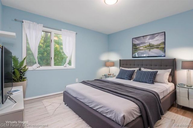 1111 Sarah Road, Pinckney, MI 48169